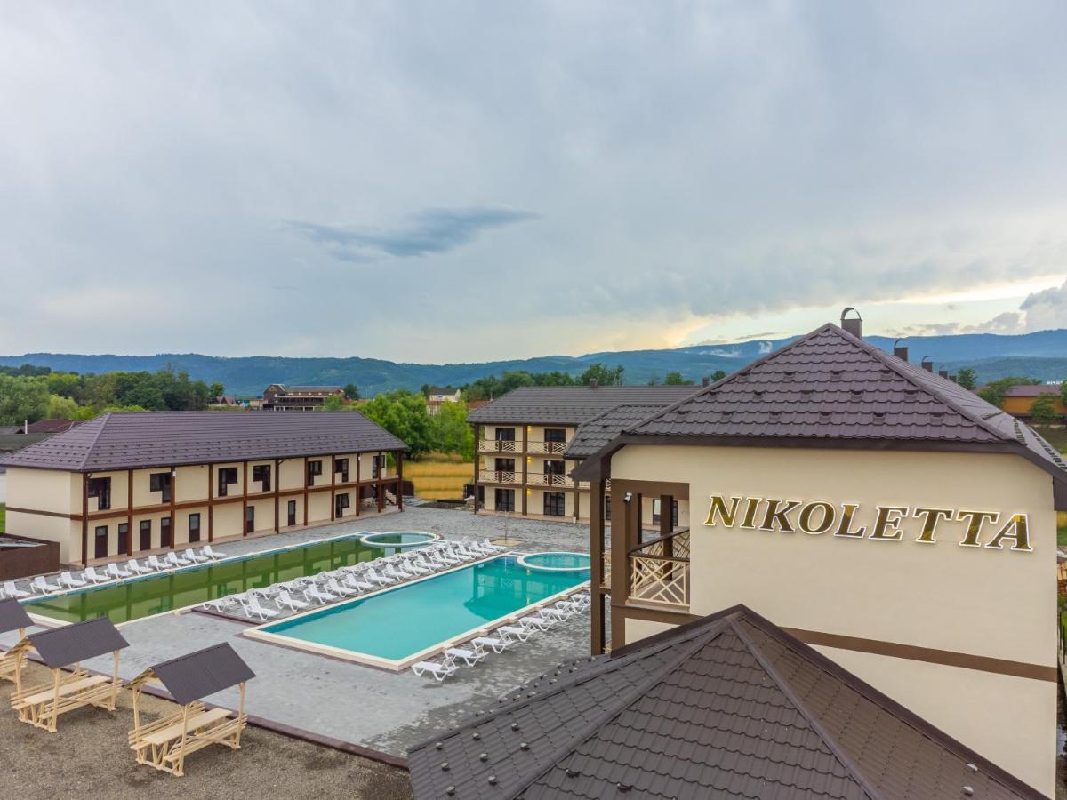 Hotel Nikoletta à Solotvyno Extérieur photo