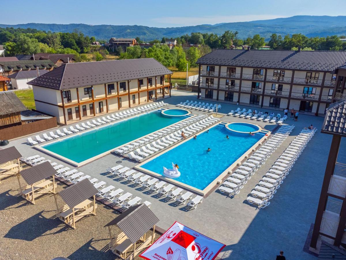 Hotel Nikoletta à Solotvyno Extérieur photo