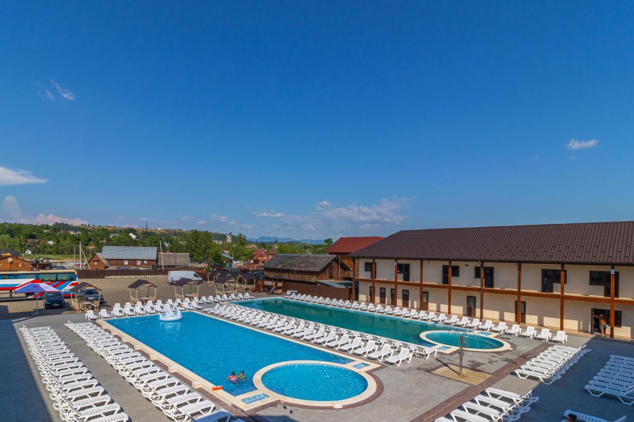 Hotel Nikoletta à Solotvyno Extérieur photo