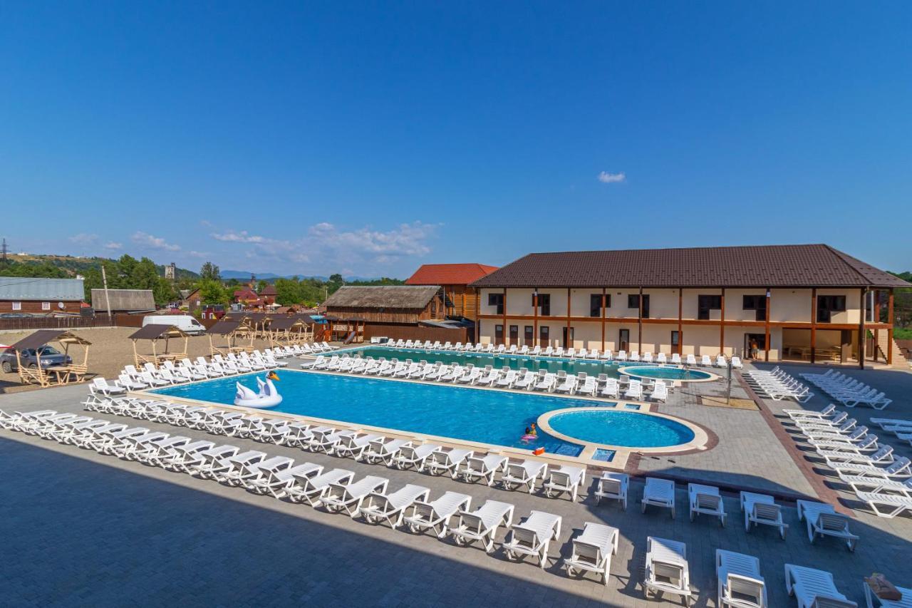 Hotel Nikoletta à Solotvyno Extérieur photo