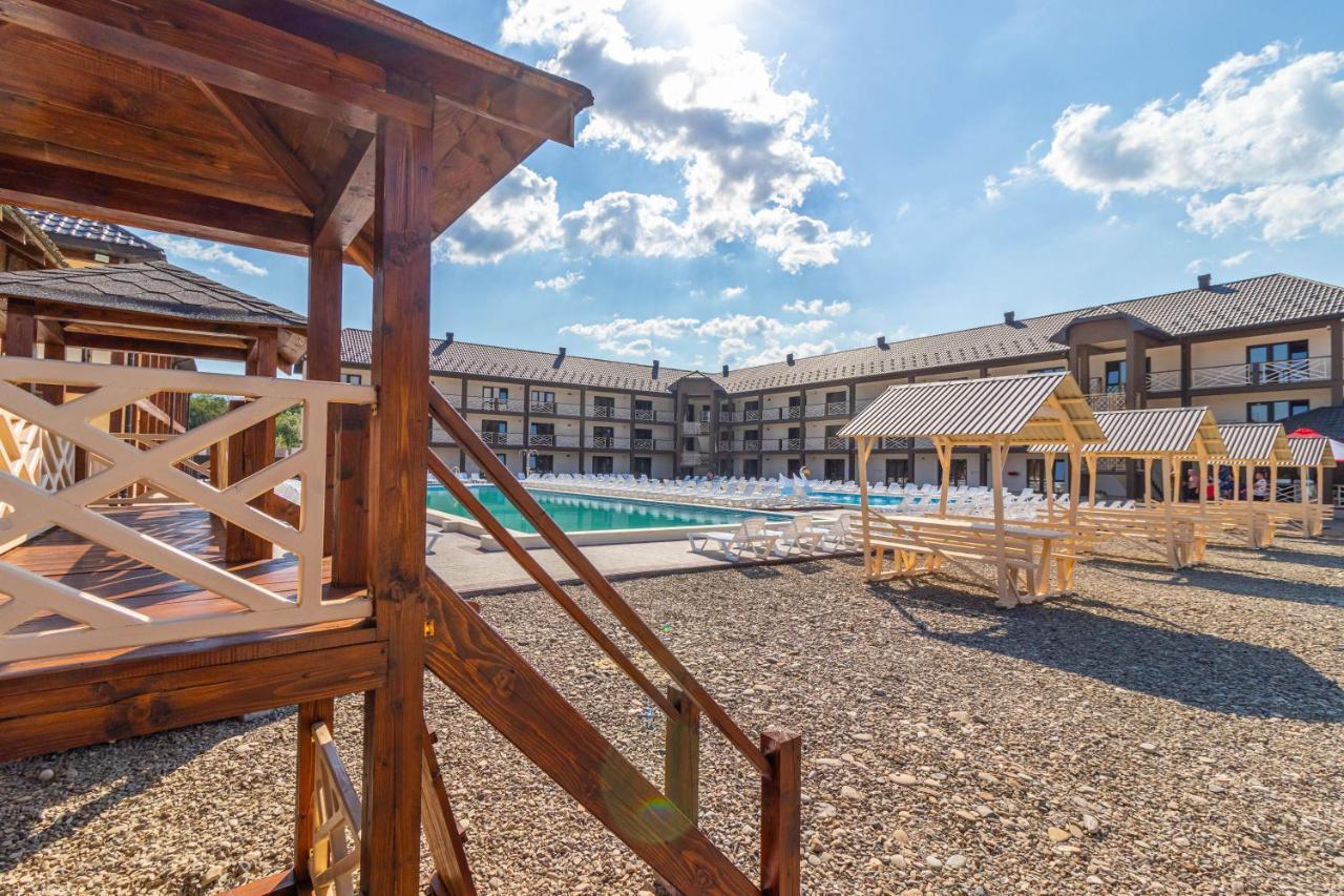 Hotel Nikoletta à Solotvyno Extérieur photo