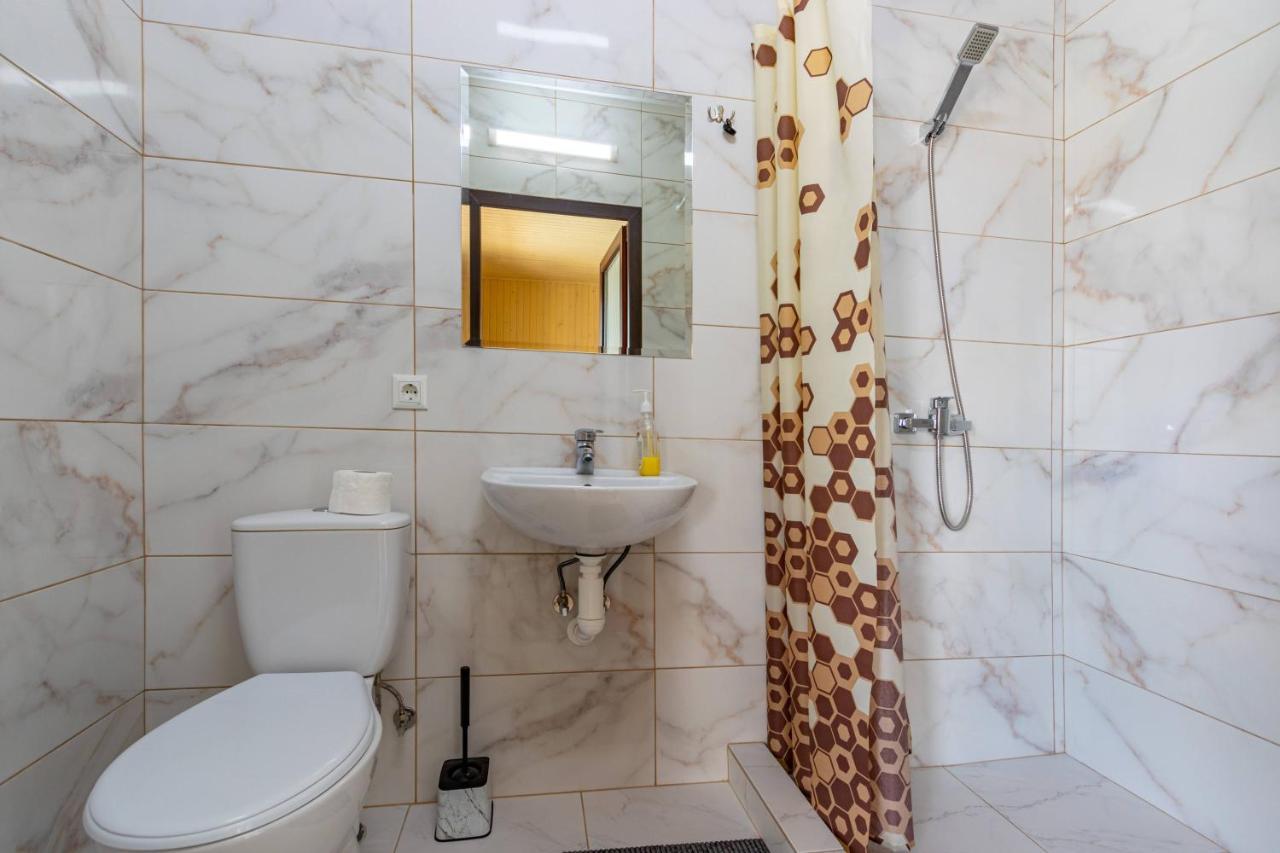 Hotel Nikoletta à Solotvyno Extérieur photo
